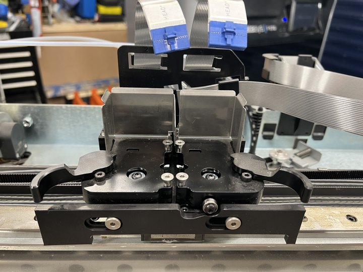 Heads removed, exposing the two independent mounts.