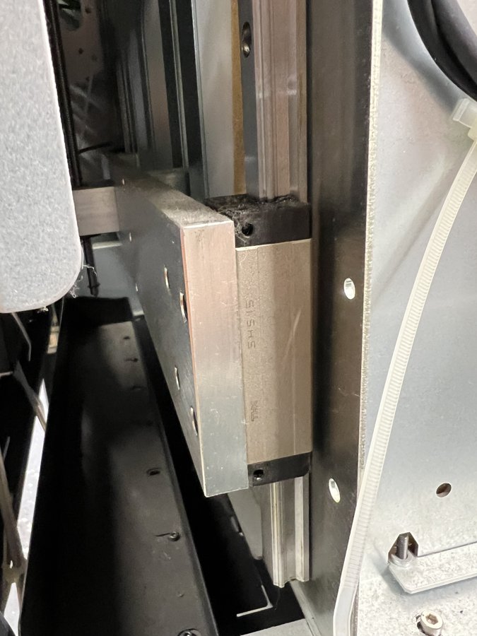 The vertical guide and carriage alongside the Z screw.